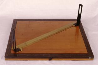 Plane table and alidade