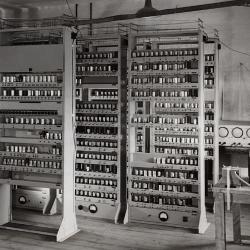 Electronic Delay Automatic Storage Calculator (EDSAC) in Cambridge