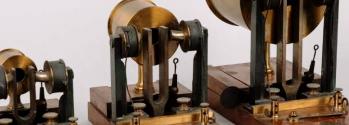 Helmholtz's apparatus for the synthesis of sound
